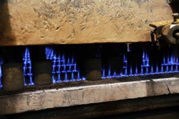 Pre-heating of shell mould pattern